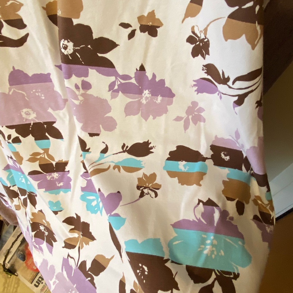 COPY - Ladies short sleeve floral print top by d&co (Denim & Company) - Picture 8 of 10